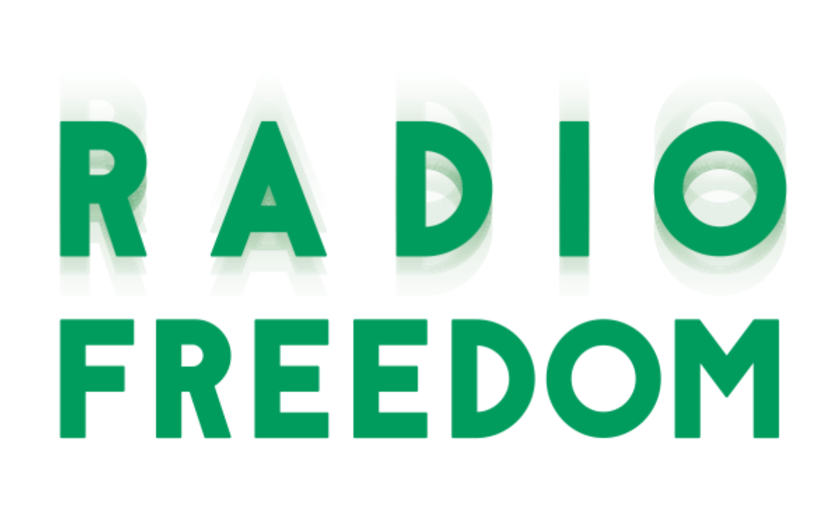 Titelschriftzug des Theaterstücks RADIO FREEDOM im Next Liberty Theater in Graz