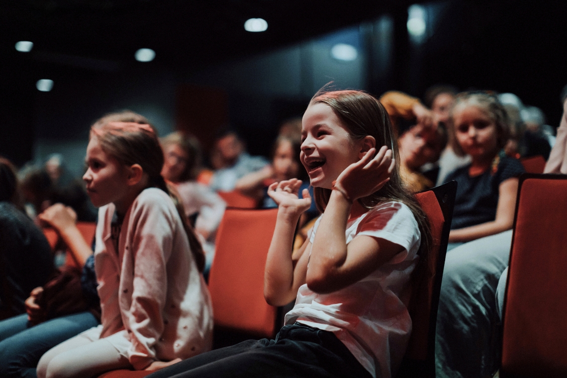 Next Liberty_Kindertheater in Graz_Foto Kinder Zuschauer:innenraum (c) Stella
