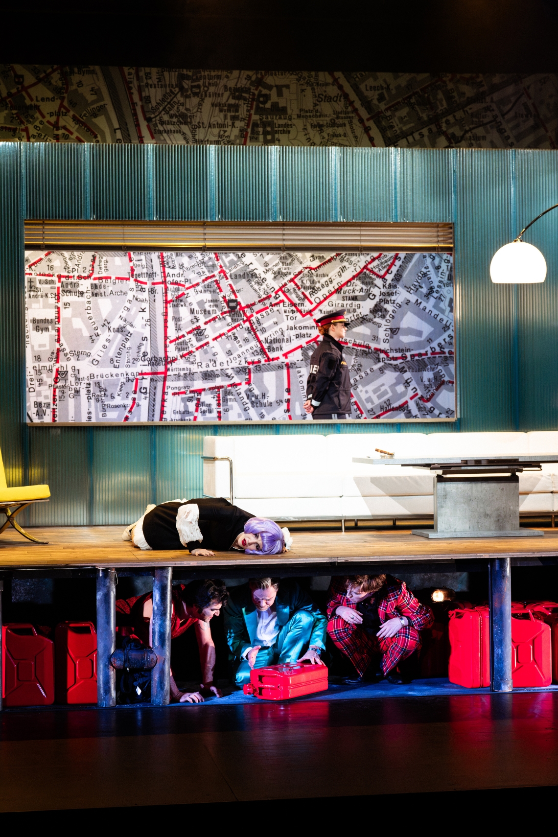 Next Liberty Kindertheater in Graz_Inszenierungsfoto BIEDERMANN UND DIE BRANDSTIFTER (C) Lex Karelly