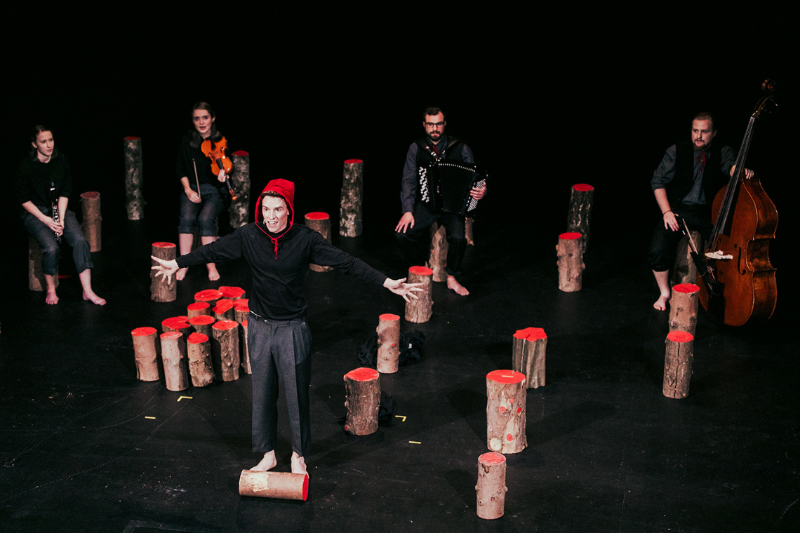 Next Liberty_Kindertheater in Graz_Inszenierungsfoto WOLF (c) Lupi Spuma